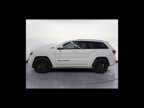 Used 2018 Jeep Grand Cherokee Altitude image 3