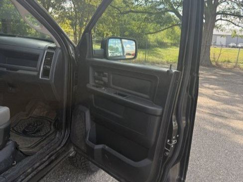 Used 2017 RAM 1500 Express w/ Black Ram 1500 Express Group AWD/4WD image 12