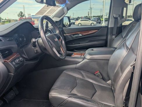 Used 2019 Cadillac Escalade Luxury AWD/4WD image 14