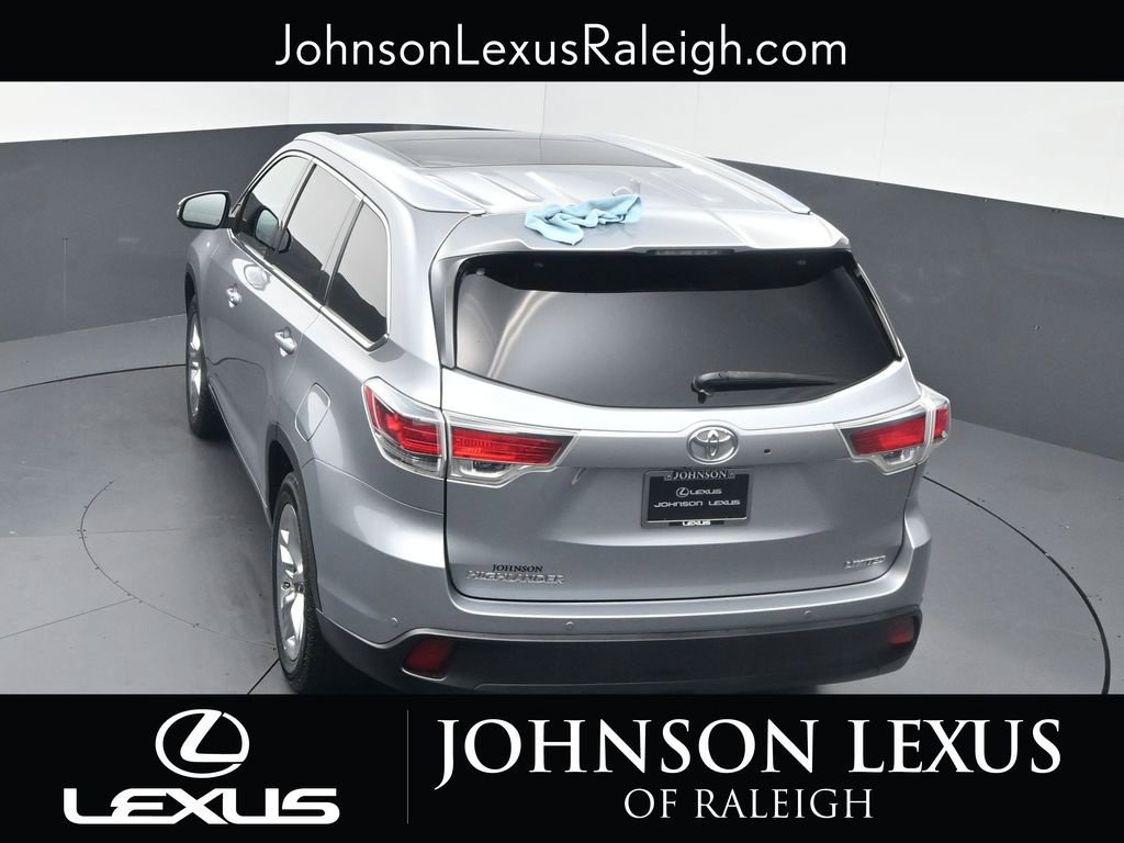 Used 2016 Toyota Highlander Limited Platinum FWD image 26