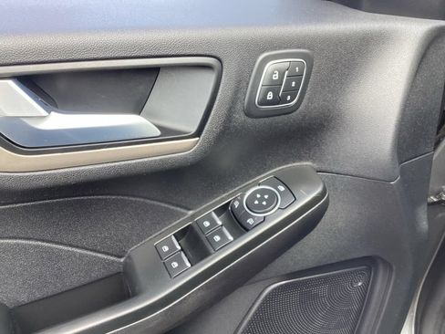 Used 2022 Ford Escape SEL w/ Technology Package AWD/4WD image 12