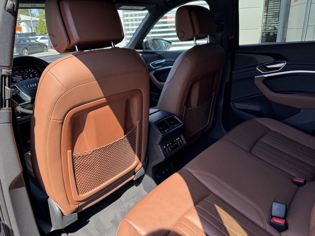 Used 2022 Audi e-tron Premium AWD/4WD image 24
