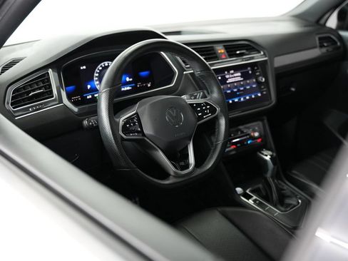 Used 2022 Volkswagen Tiguan SE R-Line FWD image 6
