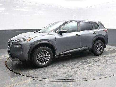 Used 2023 Nissan Rogue S image 3