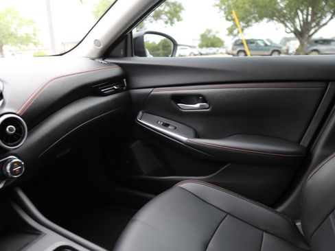 Used 2025 Nissan Sentra SR w/ SR Premium Package image 16