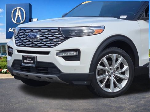 Used 2023 Ford Explorer Platinum w/ Technology Package image 2