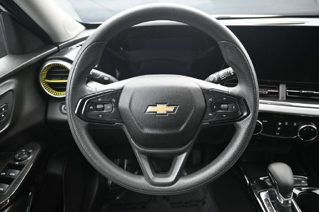 Used 2025 Chevrolet Trax LT FWD image 15