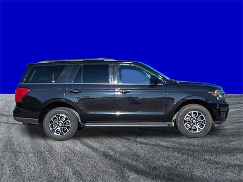 Certified 2024 Ford Expedition XLT image 3