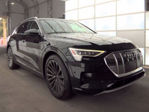 Used 2019 Audi e-tron Prestige w/ Prestige Package AWD/4WD image 2