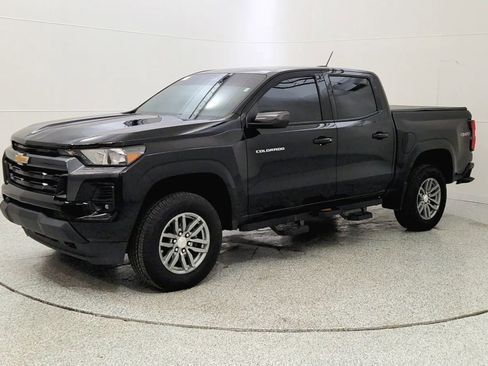 Used 2024 Chevrolet Colorado LT w/ LT Convenience Package image 3