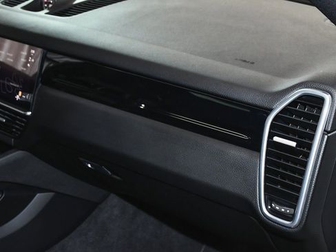 Used 2022 Porsche Cayenne Coupe image 60