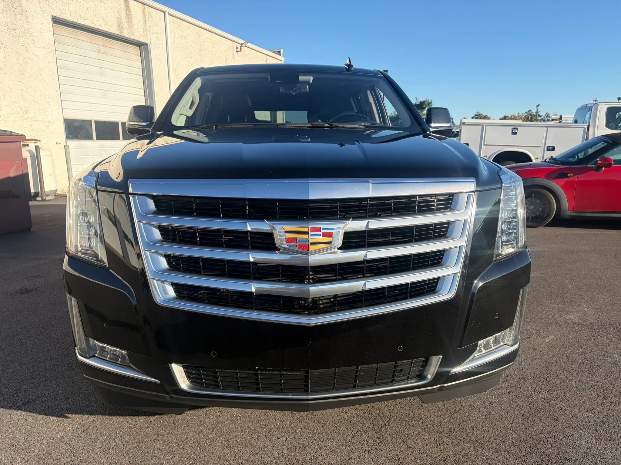 Used 2019 Cadillac Escalade ESV Luxury AWD/4WD image 2
