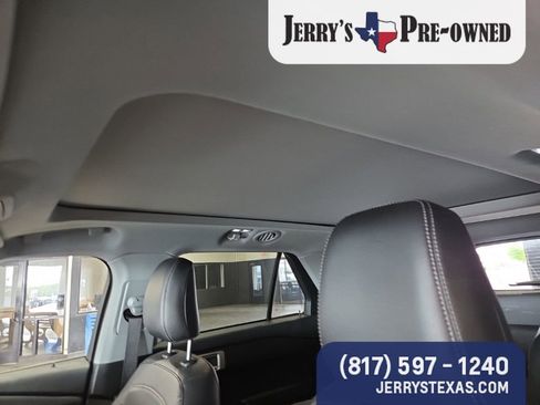 Used 2023 Ford Explorer XLT w/ Equipment Group 202A image 8