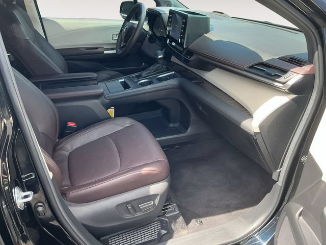 Used 2023 Toyota Sienna Platinum FWD image 15