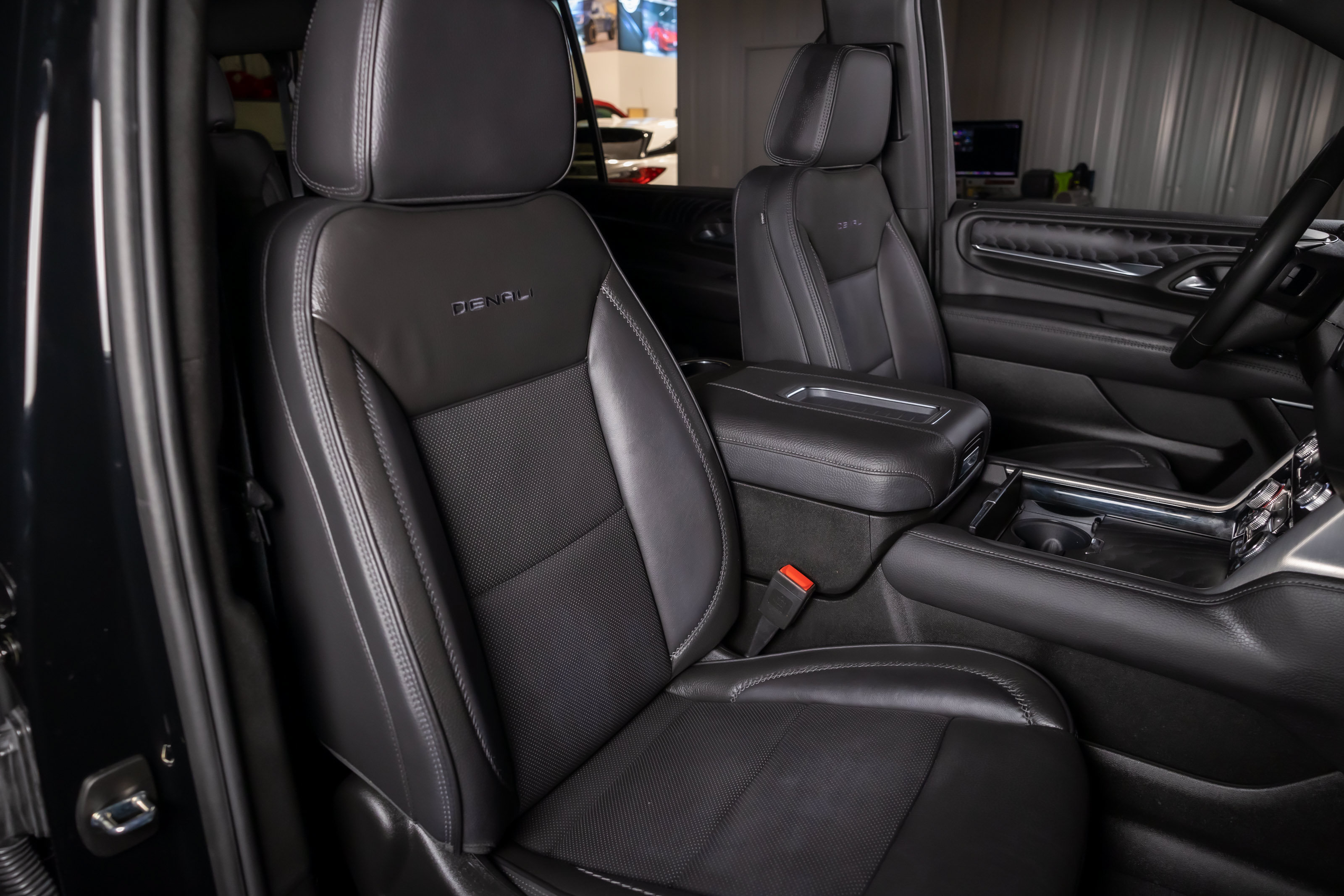 Used 2023 GMC Yukon XL Denali AWD/4WD image 20