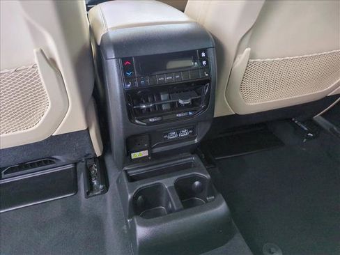 Certified 2024 Jeep Grand Cherokee L Limited w/ Luxury Tech Group II AWD/4WD image 19