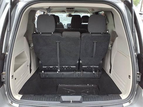 Used 2018 Dodge Grand Caravan SE w/ UConnect Hands-Free Group FWD image 15