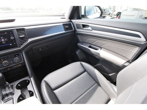 Used 2021 Volkswagen Atlas Cross Sport SE FWD image 13
