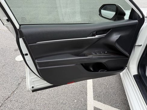 Used 2021 Toyota Camry SE image 14