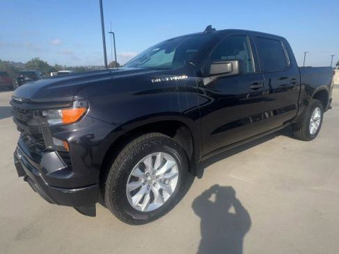 Used 2023 Chevrolet Silverado 1500 Custom image 4