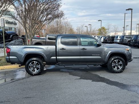 Used 2019 Toyota Tacoma TRD Sport image 6