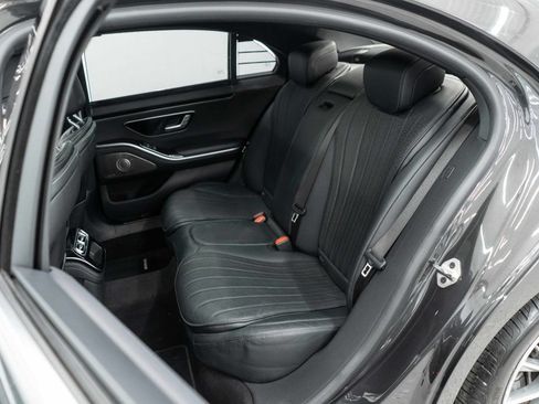 Used 2022 Mercedes-Benz S 500 4MATIC w/ AMG Line Package image 32