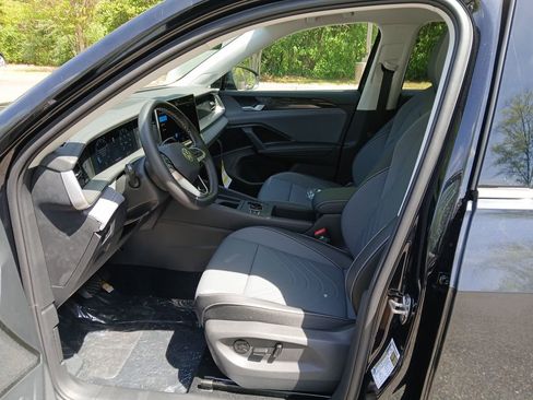New 2026 Volkswagen Tiguan SE FWD image 9