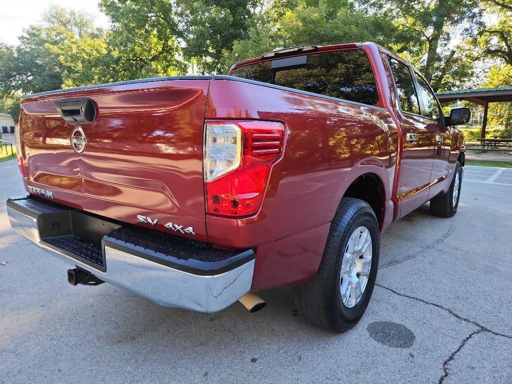 Used 2019 Nissan Titan SV AWD/4WD image 9