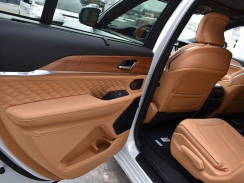 New 2026 Jeep Grand Cherokee L Summit AWD/4WD image 33