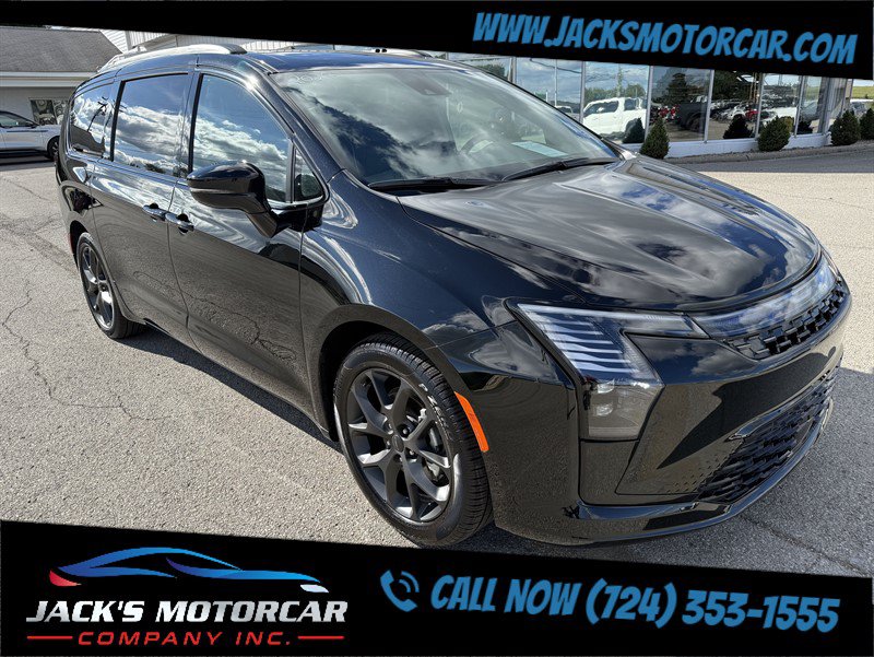 Used 2027 Chrysler Pacifica Limited FWD image 1