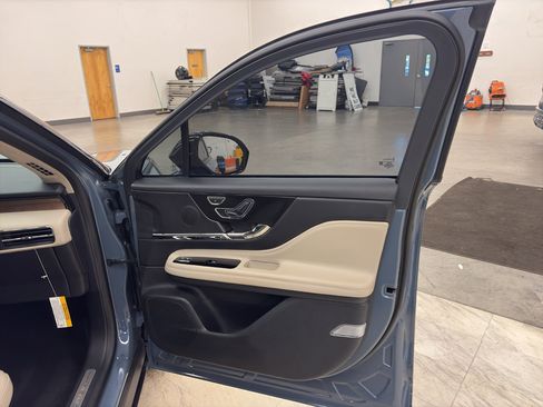 Used 2025 Lincoln Corsair Grand Touring w/ Equipment Group 301A image 18