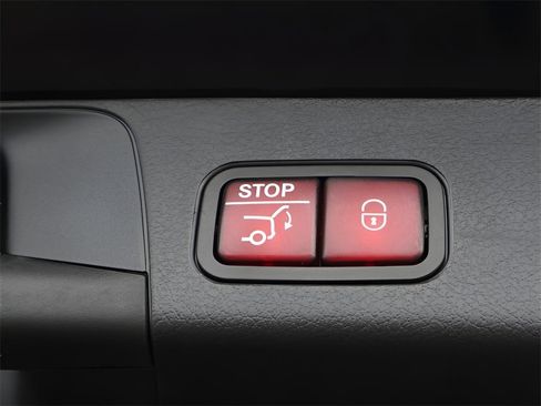 New 2025 Mercedes-Benz GLB 250 4MATIC image 18