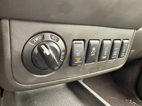 Used 2018 Nissan Frontier PRO-4X image 27