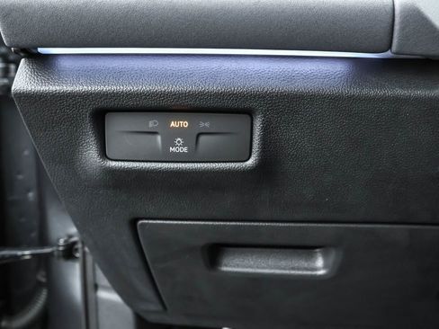 New 2025 Volkswagen Tiguan SE R-Line image 25