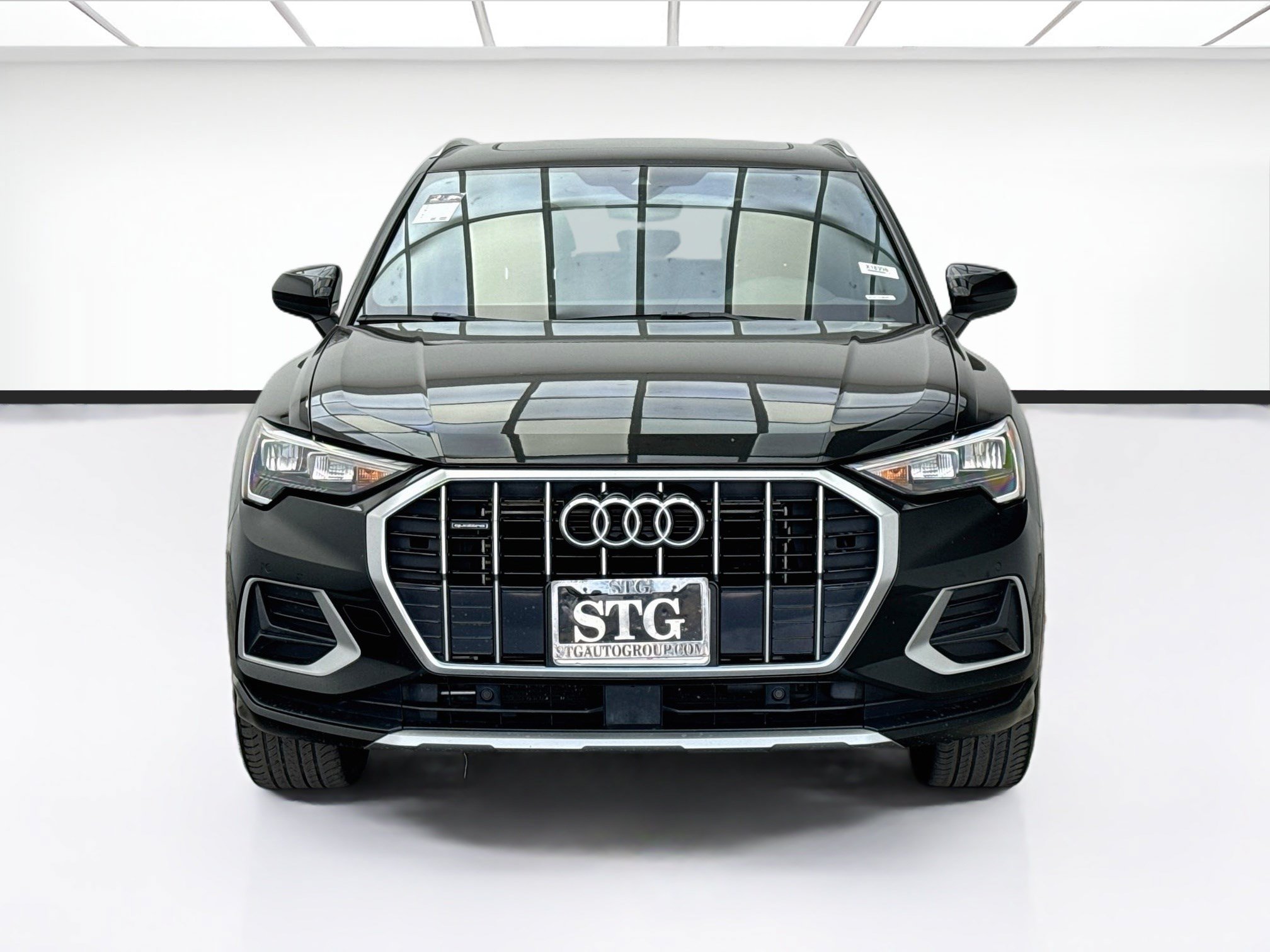 Used 2020 Audi Q3 2.0T Premium w/ Convenience Package AWD/4WD image 2