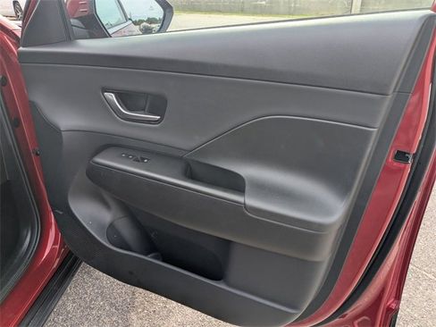 Used 2024 Hyundai Kona Limited image 31