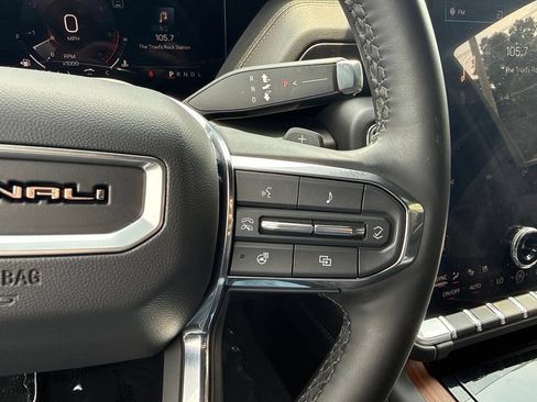 Used 2025 GMC Yukon XL Denali AWD/4WD image 18