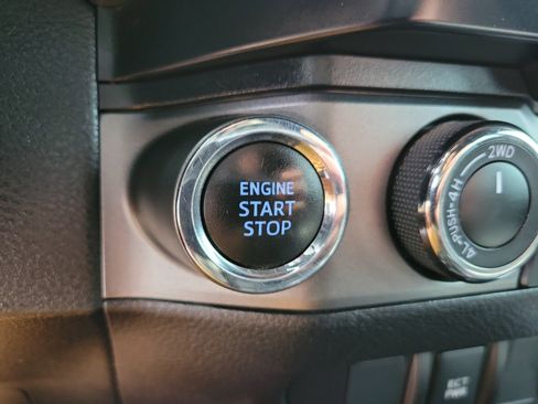 Used 2020 Toyota Tacoma TRD Sport image 19