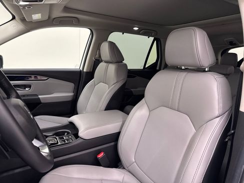 Used 2025 Honda Pilot Touring image 14