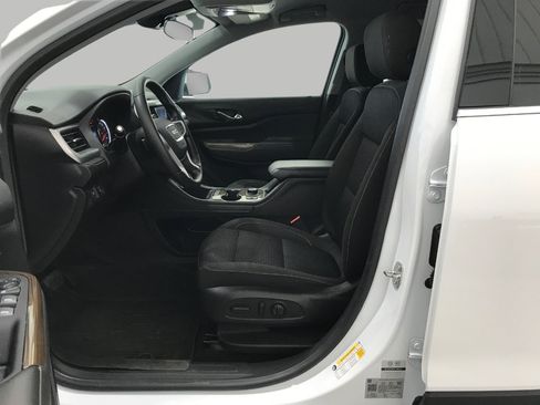 Certified 2023 GMC Acadia SLE w/ Driver Convenience Package image 9