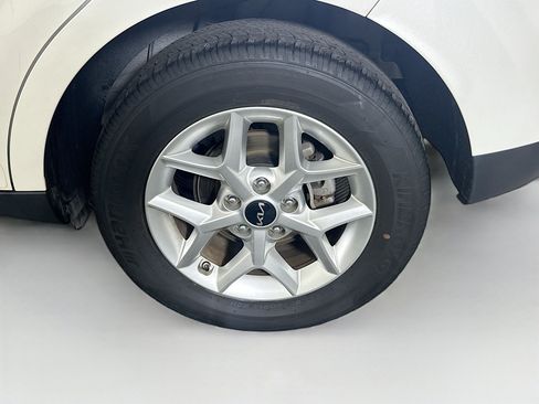Used 2025 Kia Soul LX w/ LX Technology Package FWD image 11