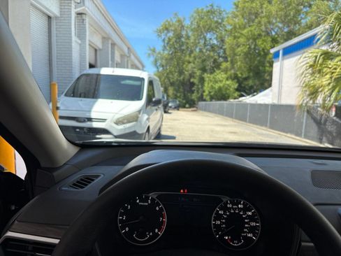Used 2025 Nissan Altima 2.5 SV FWD image 34