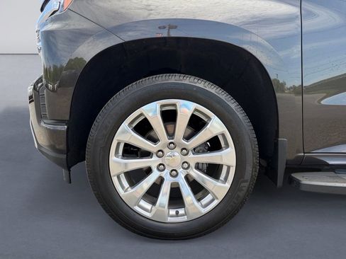 Used 2021 Chevrolet Silverado 1500 High Country w/ Technology Package AWD/4WD image 9