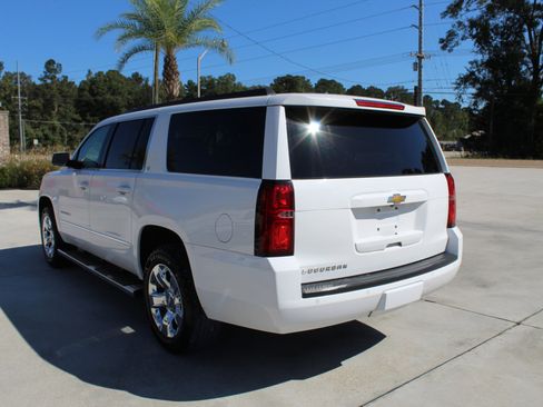 Used 2017 Chevrolet Suburban LT w/ LT Signature Package image 9