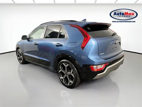 Used 2023 Kia Niro EX Touring image 6