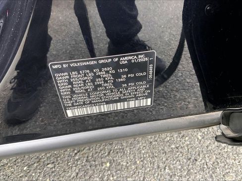 Used 2025 Volkswagen Atlas Cross Sport SE AWD/4WD image 33