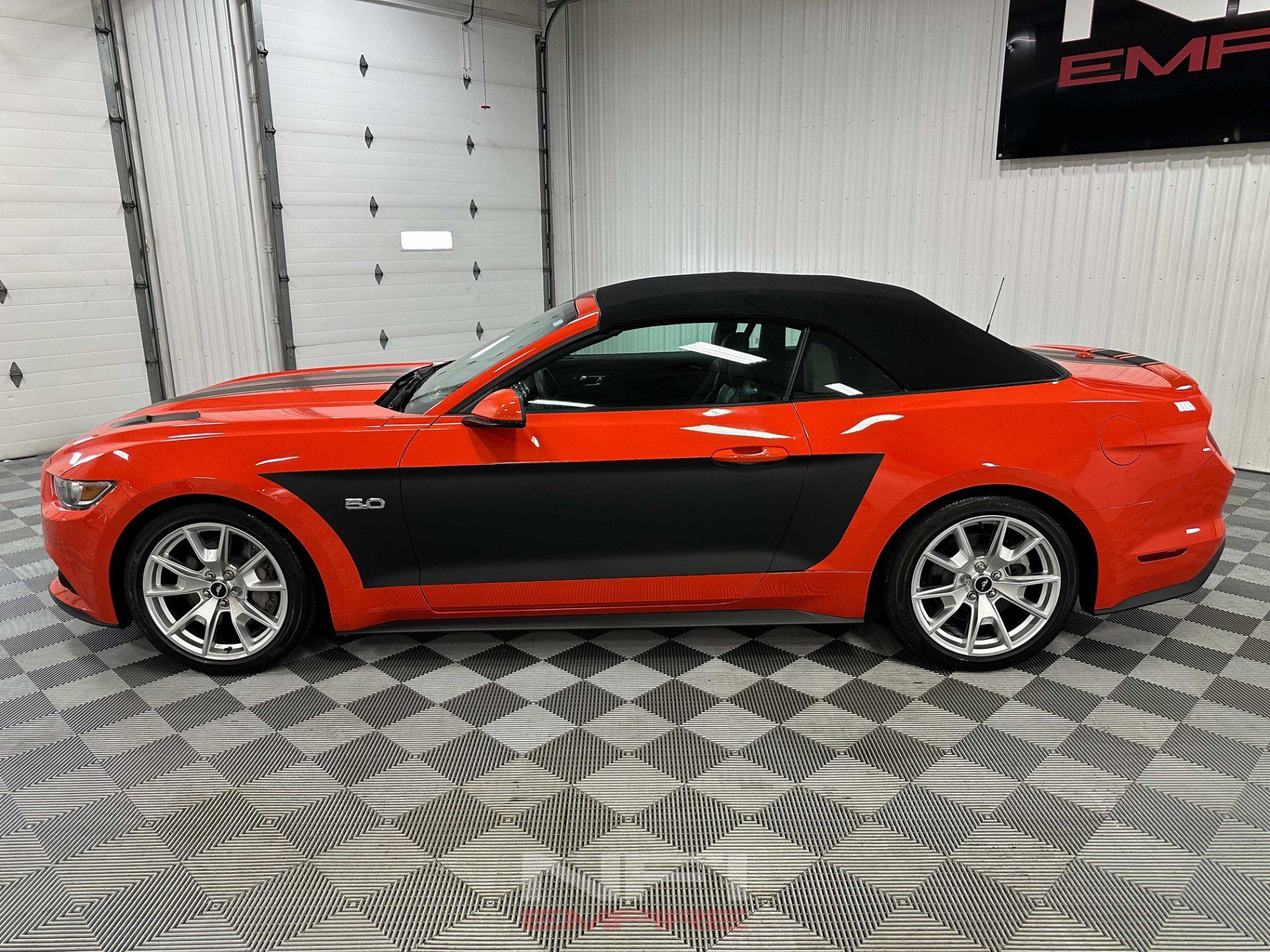 Used 2015 Ford Mustang GT Premium w/ Equipment Group 401A RWD image 4