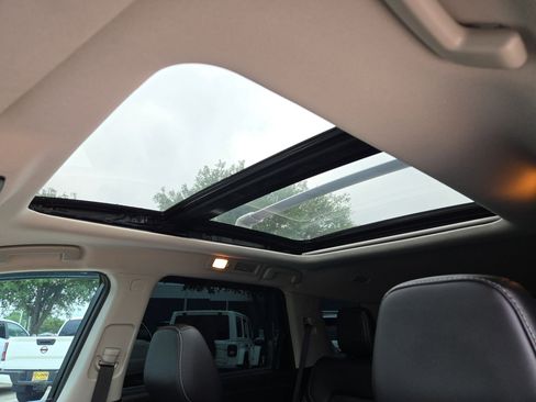 Certified 2024 Nissan Pathfinder Platinum FWD image 10