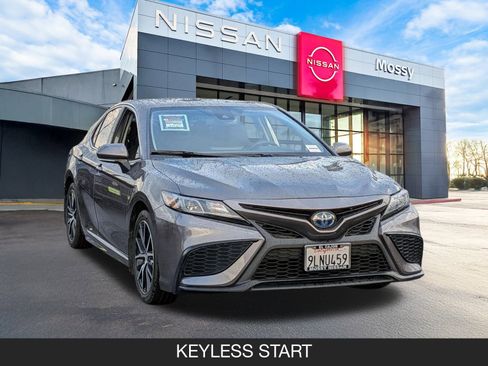 Used 2024 Toyota Camry SE image 2