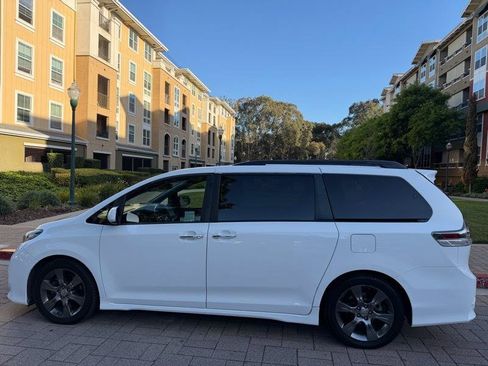 Used 2015 Toyota Sienna SE Premium FWD image 8